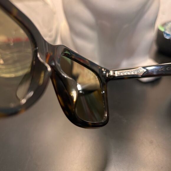 Gucci Women's Sunglasses GG0267SA 002 55 18-150 EUC - Picture 4 of 11